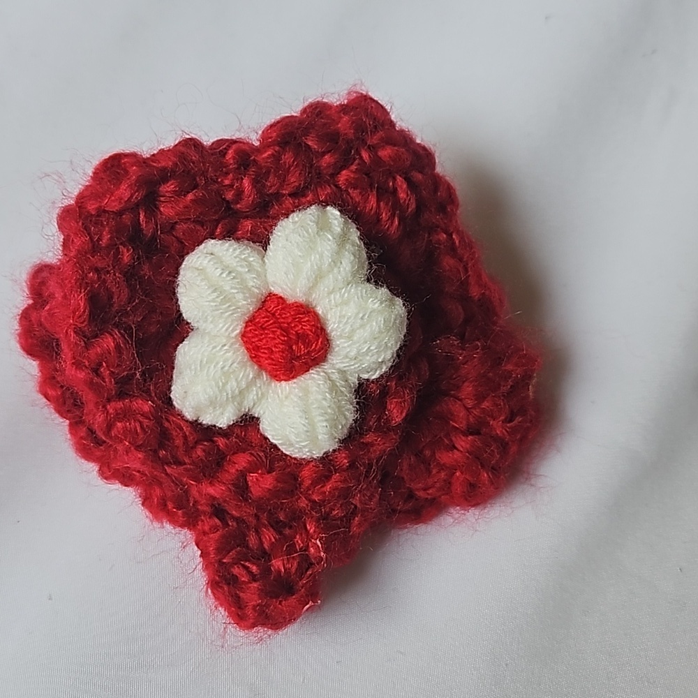 Hand Crafted Red Crochet Chunky yarn Red & white Puffy Flower barrette Hair Clip - Picture 7 of 17